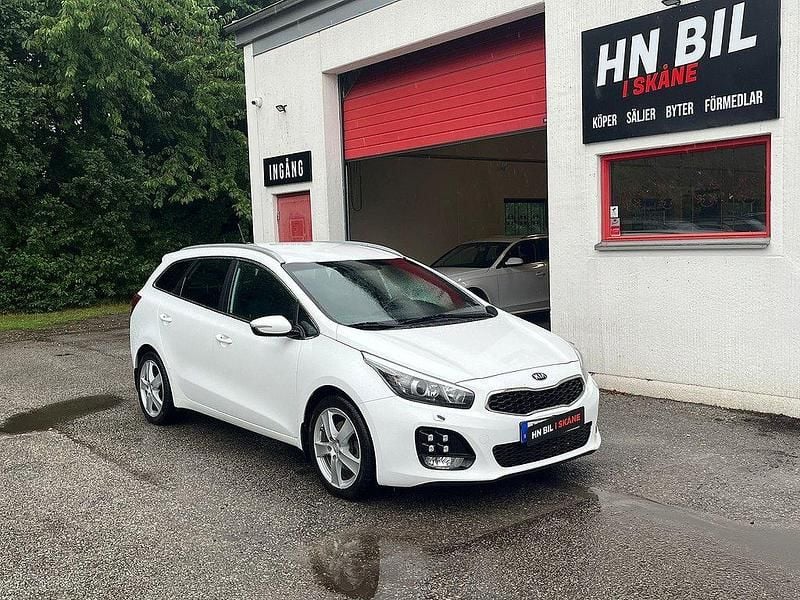 Vit Begagnad 2016 Kia Ceed Sportswagon GT-Line Kombi | 104 900 kr (Bra pris) - Bild 1/4