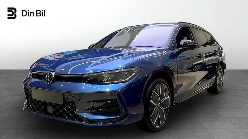 Blå Ny 2026 VW Passat Kombi | 539 900 kr (Marknadspris) - Bild 1/4