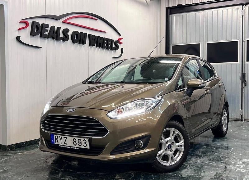 Begagnad Ford Fiesta Titanium 82 HK (60 kW) 2013 Brun Halvkombi