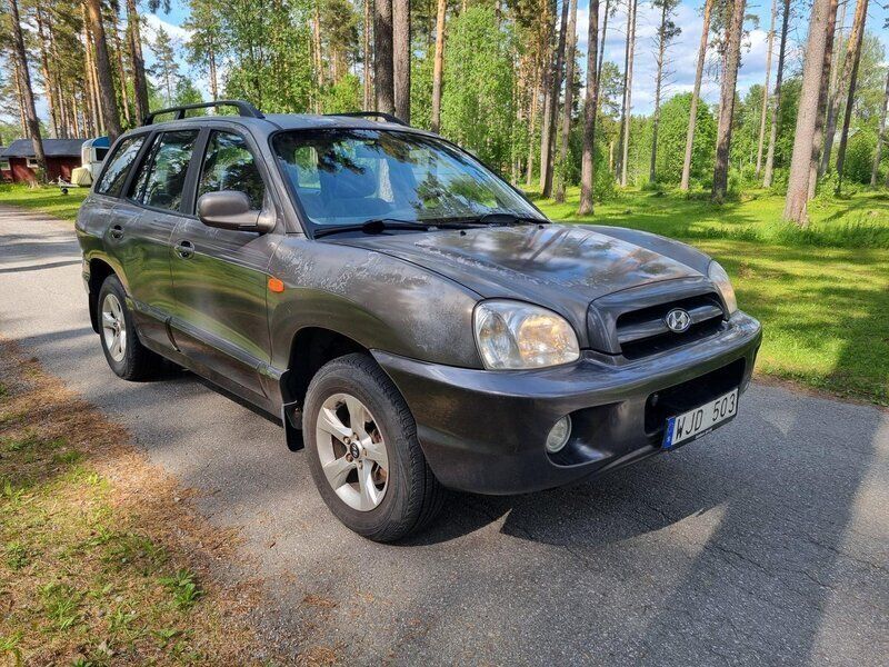 Grå Begagnad 2005 Hyundai Santa Fe SUV | 12 500 kr (Lite dyr) - Bild 1/4