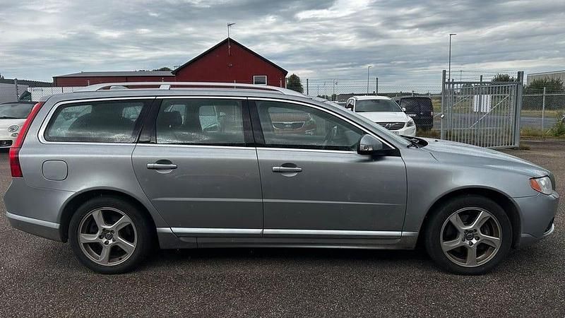 Begagnad Volvo V70 Summum 231 HK (169 kW) 2010 Silver Kombi