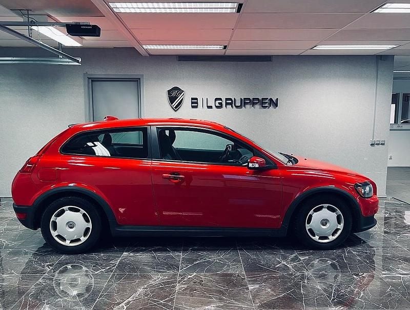Begagnad Volvo C30 Momentum 125 HK (91 kW) 2007 Röd Halvkombi