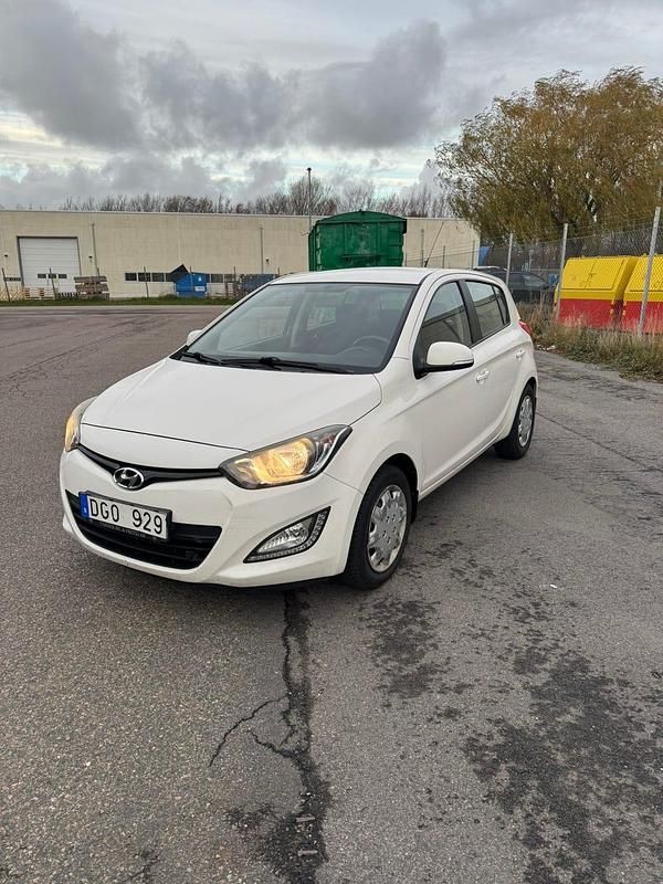 Begagnad 2013 Hyundai i20 Halvkombi | 45 000 kr (Bra pris) - Bild 1/4