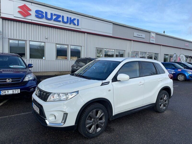 Vit Begagnad 2018 Suzuki Vitara SUV | 212 900 kr (Lite dyr) - Bild 1/4
