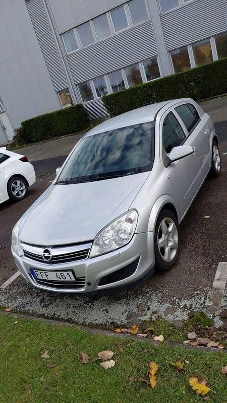 Grå Begagnad 2008 Opel Astra Halvkombi | 16 000 kr (Marknadspris) - Bild 1/4