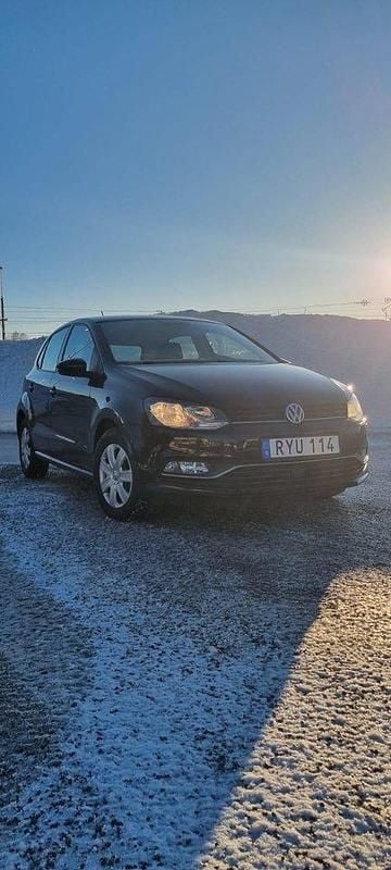 Svart Begagnad 2016 VW Polo Halvkombi | 119 900 kr (Marknadspris) - Bild 1/4