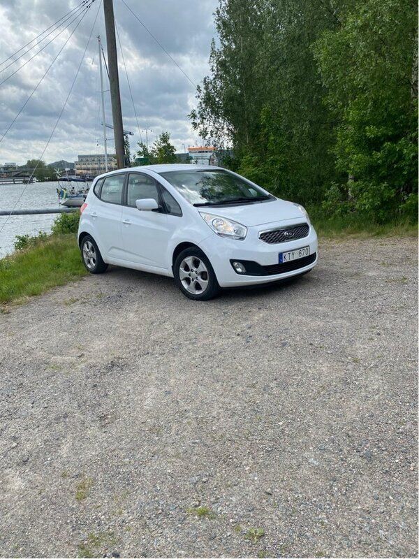 Vit Begagnad 2010 Kia Venga 2 Halvkombi | 30 000 kr (Marknadspris) - Bild 1/4