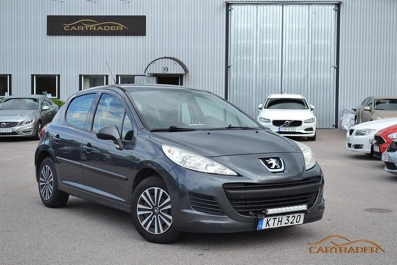 Mörkgrå (grå) Begagnad 2010 Peugeot 207 Halvkombi | 33 900 kr (Lite dyr) - Bild 1/4