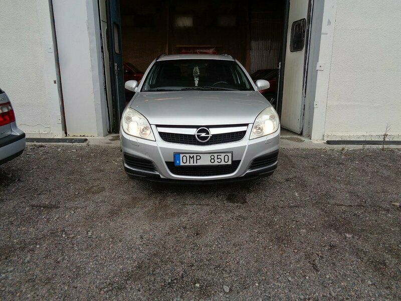 Begagnad Opel Vectra Enjoy 176 HK (129 kW) 2006 Grå Kombi