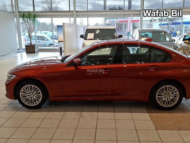 Begagnad BMW 330 184 HK (135 kW) 2021 Orange