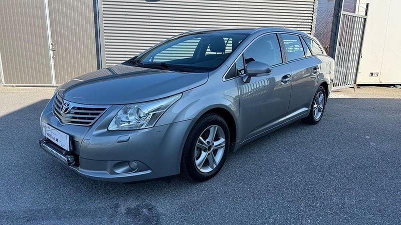 Ljusgrå (grå) Begagnad 2009 Toyota Avensis Business Edition Kombi | 48 900 kr (Marknadspris) - Bild 1/4