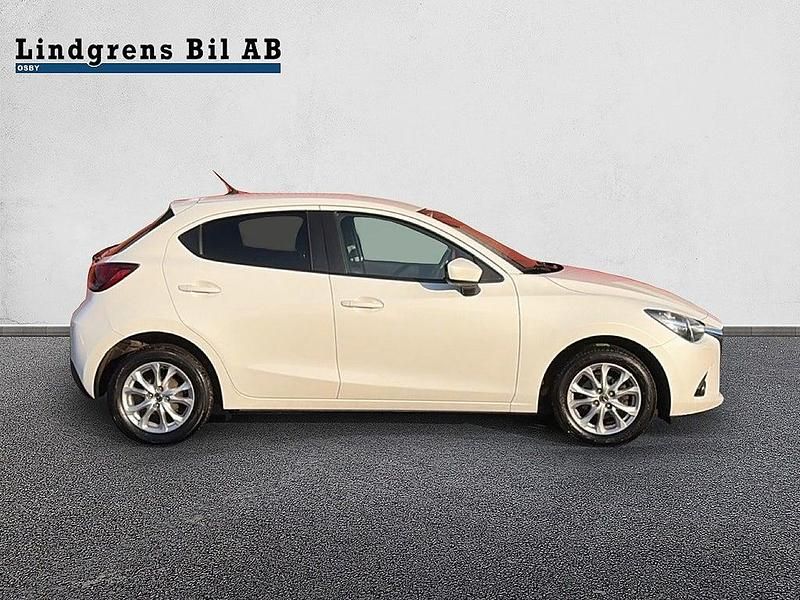 Begagnad Mazda 2 Vision 90 HK (66 kW) 2016 Grå metallic Halvkombi