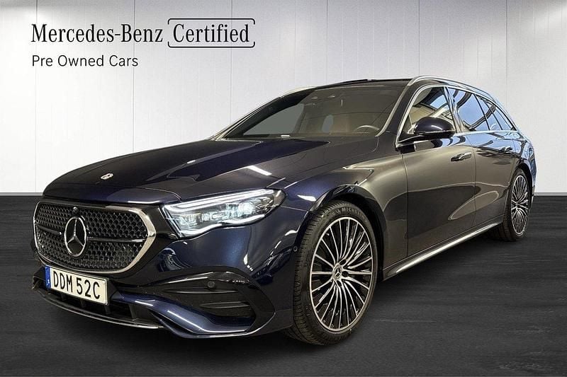 Mörkblå (blå) Begagnad 2024 Mercedes E300 AMG Kombi | 634 900 kr (Lite dyr) - Bild 1/4