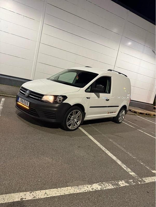 Vit Begagnad 2016 VW Caddy Minibuss | 79 000 kr (Superpris) - Bild 1/3