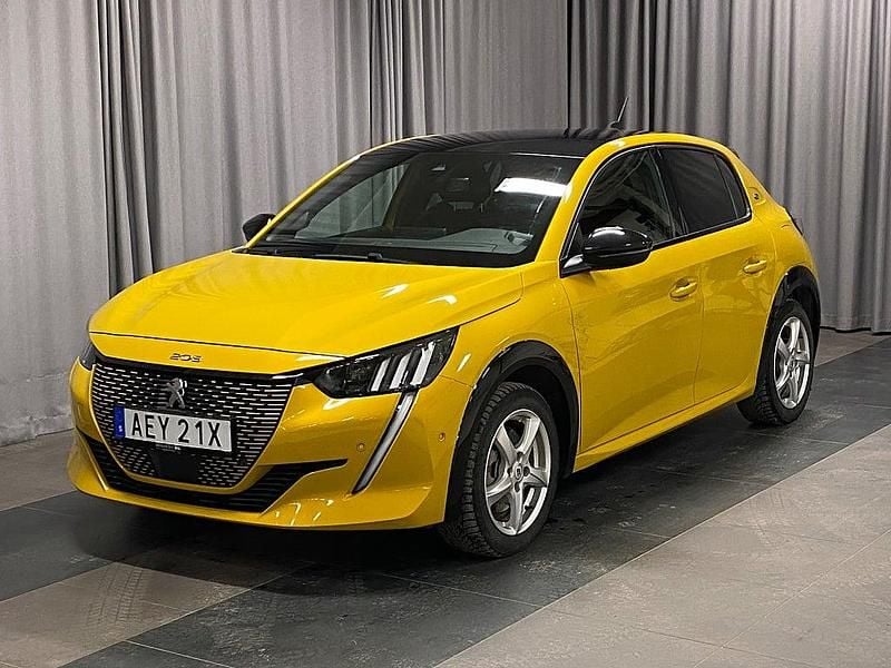 Begagnad Peugeot e-208 GT 100 kW (136 HK) 2022 Gul Halvkombi