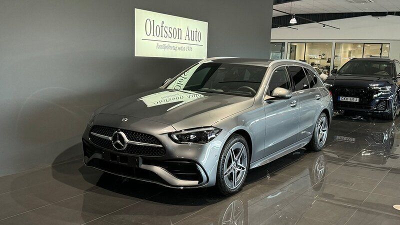 Grå Begagnad 2023 Mercedes C300e AMG Kombi | 732 050 kr - Bild 1/4