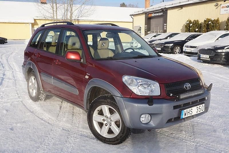 Röd Begagnad 2004 Toyota RAV4 SUV | 64 900 kr (Marknadspris) - Bild 1/4