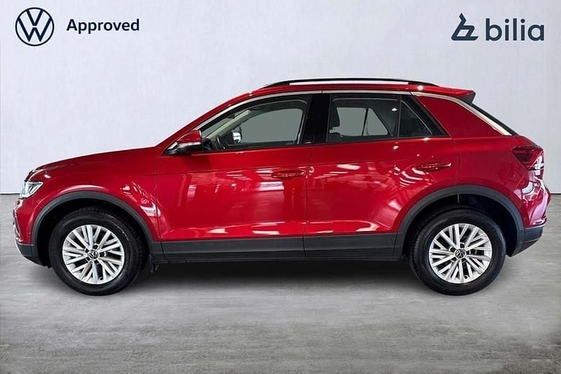 Röd Begagnad 2022 VW T-Roc Life SUV | 269 900 kr (Marknadspris) - Bild 1/3