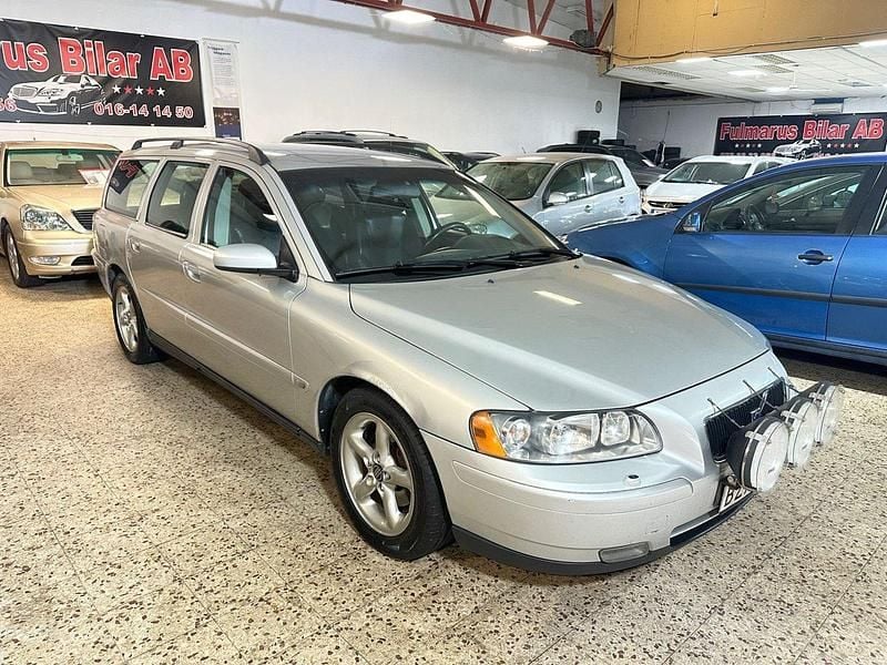 Ljusgrå Begagnad 2006 Volvo V70 Kinetic Kombi | 25 900 kr (Marknadspris) - Bild 1/4