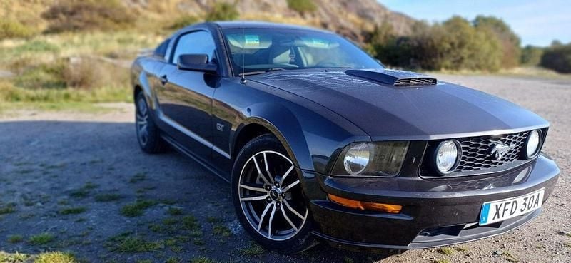 Grå Begagnad 2007 Ford Mustang GT Sportkupé | 119 000 kr (Superpris) - Bild 1/4