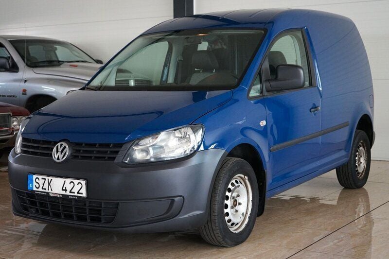 Mörkblå (blå) Begagnad 2013 VW Caddy Minibuss | 74 500 kr (Marknadspris) - Bild 1/4