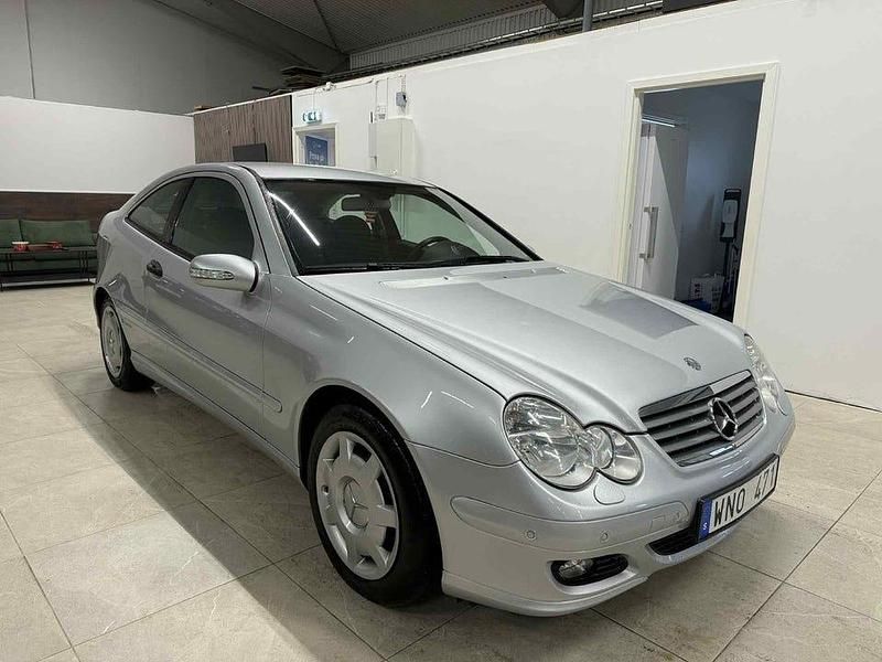 Silver Begagnad 2005 Mercedes C180 Sportkupé | 79 500 kr - Bild 1/4