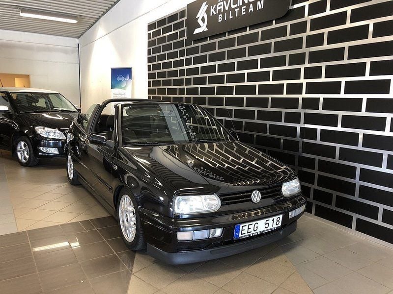 Begagnad VW Golf Cabriolet 90 HK (66 kW) 1997 Svart Cab