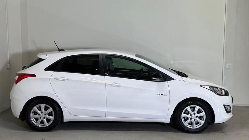 Begagnad Hyundai i30 110 HK (80 kW) 2014 Vit Halvkombi