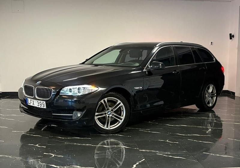 Begagnad BMW 520 184 HK (135 kW) 2011 Svart Kombi