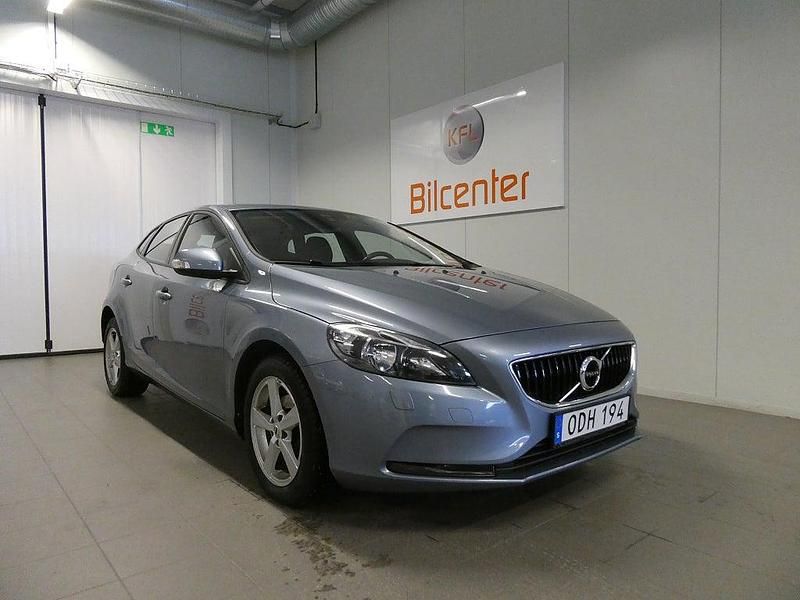 Begagnad Volvo V40 120 HK (88 kW) 2016 Blå Halvkombi