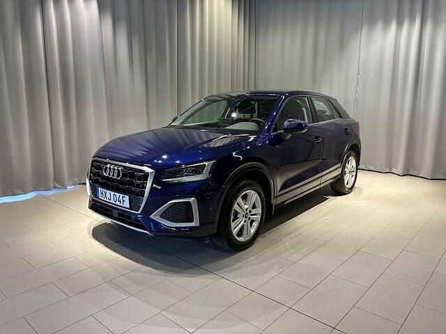 Navarrablå metallic Begagnad 2024 Audi Q2 Advanced Plus SUV | 299 900 kr (Marknadspris) - Bild 1/4
