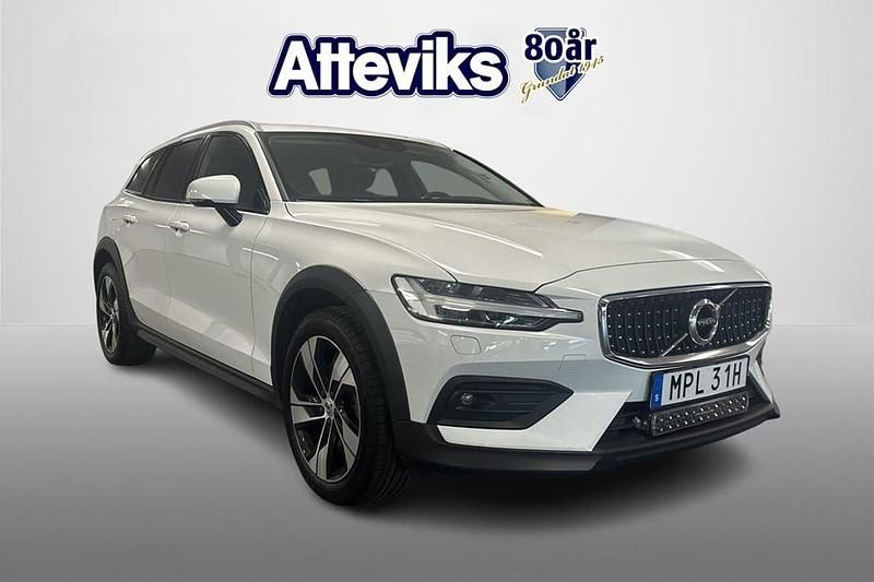 Vit Begagnad 2020 Volvo V60 CC SE Kombi | 314 900 kr (Marknadspris) - Bild 1/4