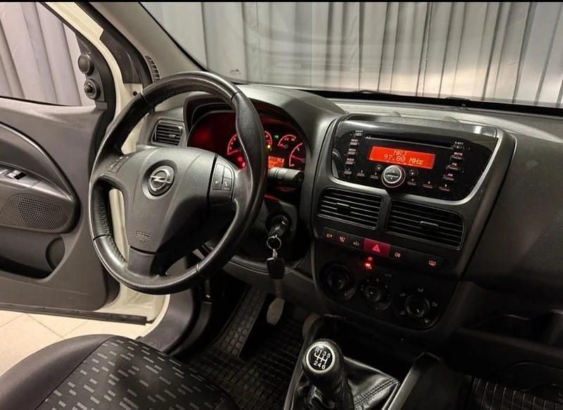 Begagnad Opel Combo 105 HK (77 kW) 2015 Van