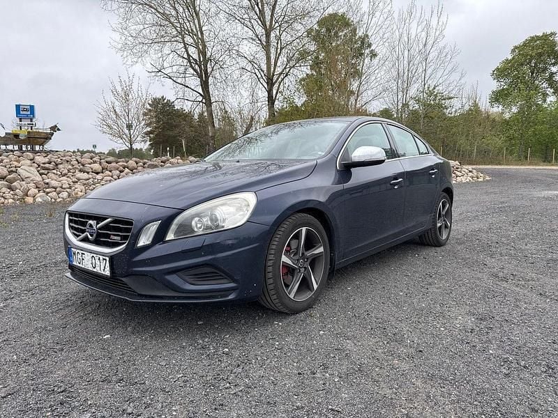 Blå Begagnad 2011 Volvo S60 R-Design Sedan | 115 000 kr (Dyr) - Bild 1/4
