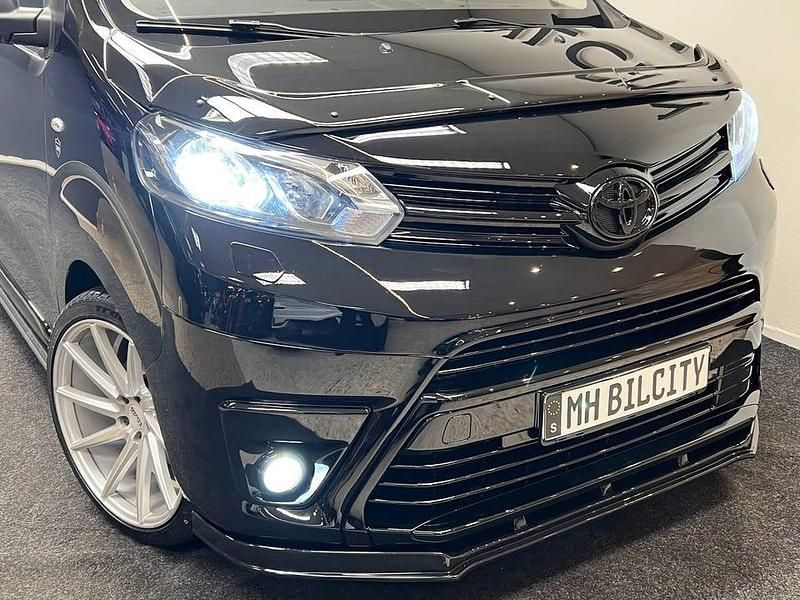 Begagnad Toyota Proace 150 HK (110 kW) 2018 Svart Minibuss