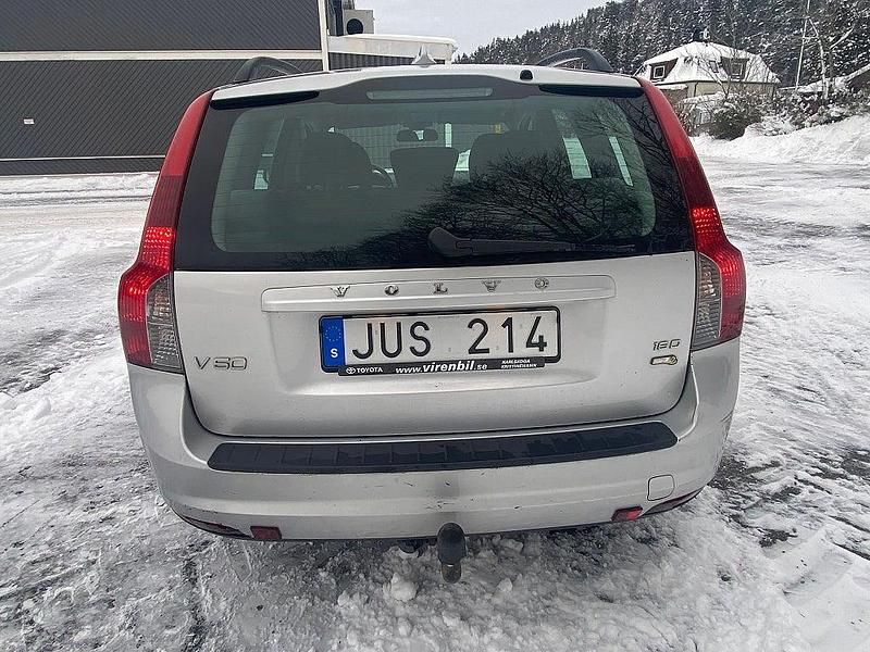 Begagnad Volvo V50 Kinetic 109 HK (80 kW) 2009 Grå Kombi