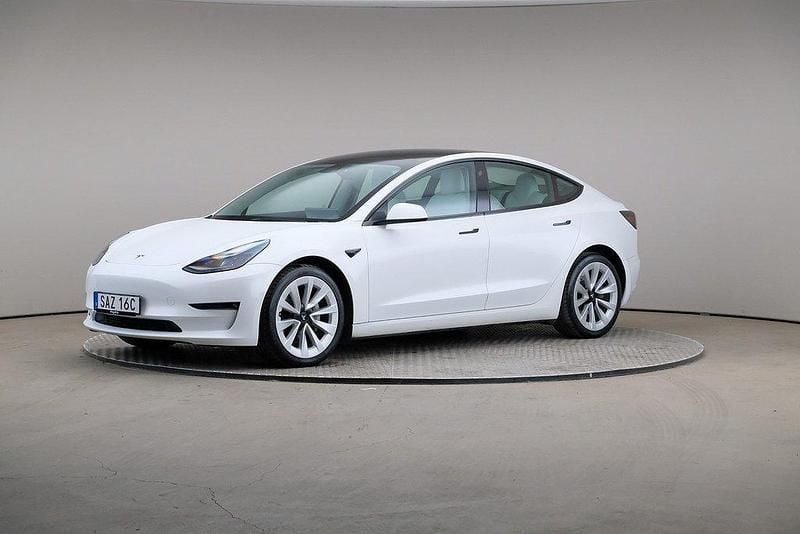 Vit Begagnad 2021 Tesla Model 3 Long Range AWD Sedan | 295 000 kr (Marknadspris) - Bild 1/4