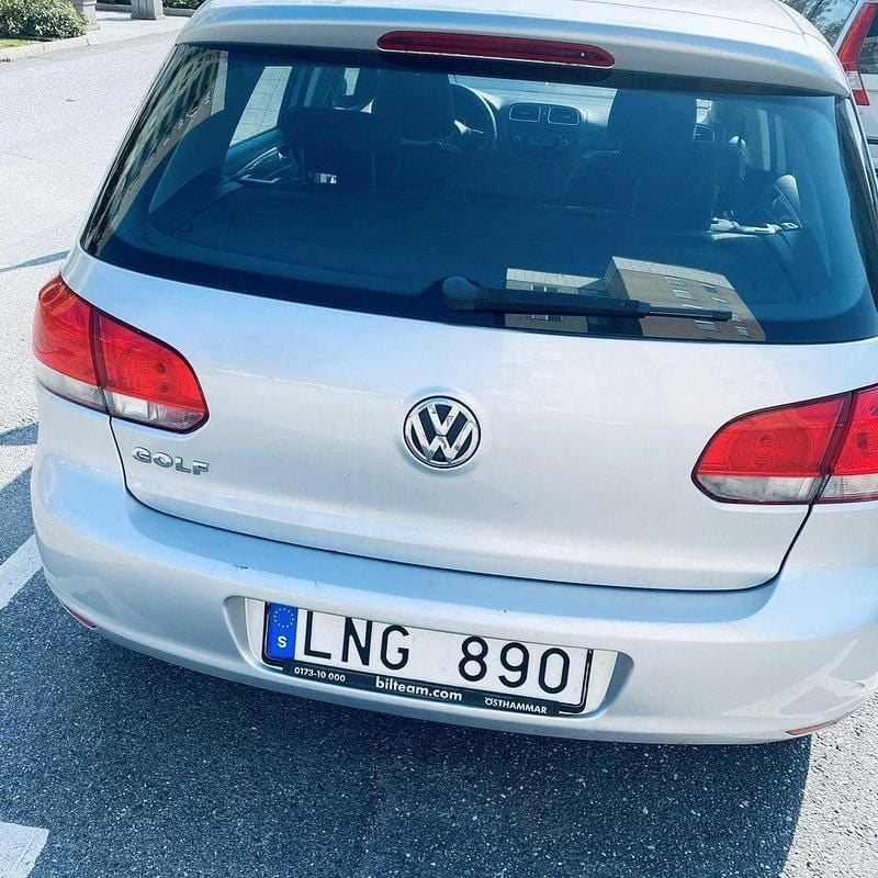 Silver Begagnad 2010 VW Golf Halvkombi | 28 900 kr (Bra pris) - Bild 1/4