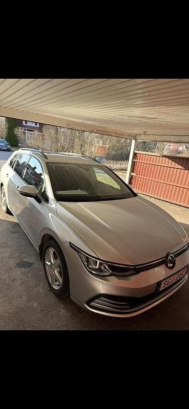 Silver Begagnad 2021 VW Golf VIII Kombi | 259 000 kr (Marknadspris) - Bild 1/4