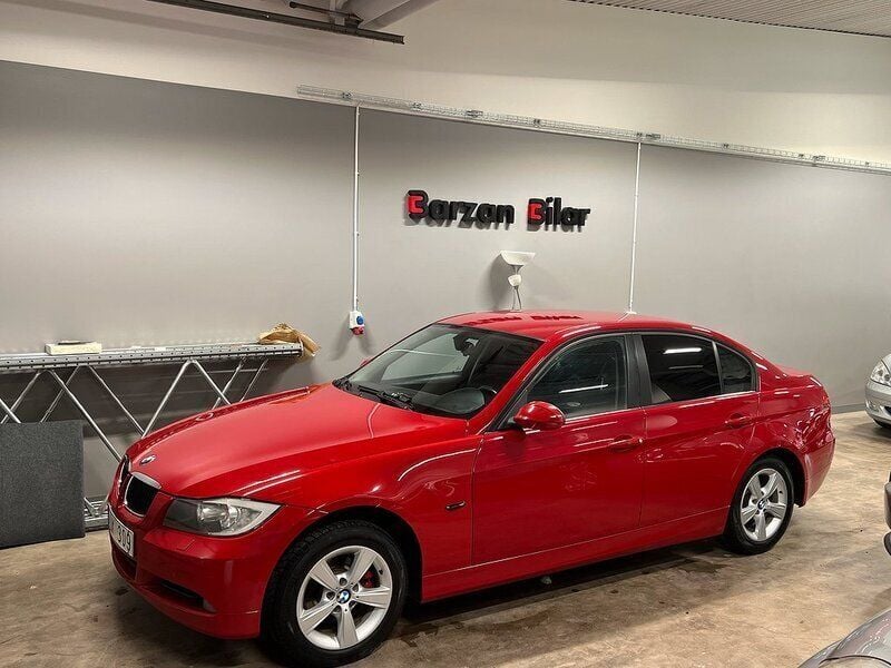 Röd Begagnad 2006 BMW 320 Advantage Sedan | 49 900 kr (Marknadspris) - Bild 1/4