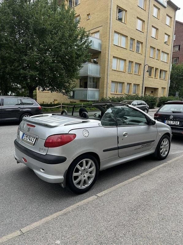 Silver Begagnad 2002 Peugeot 206 CC Cab | 20 000 kr (Bra pris) - Bild 1/4
