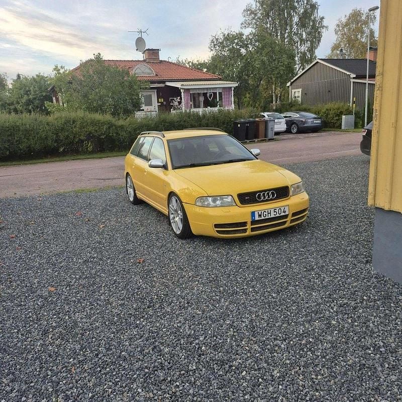 Gul Begagnad 2001 Audi S4 Kombi | 130 000 kr - Bild 1/3