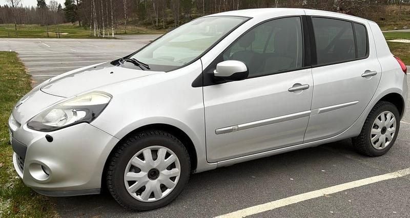 Begagnad 2009 Renault Clio R.S. Halvkombi | 32 000 kr (Marknadspris) - Bild 1/2