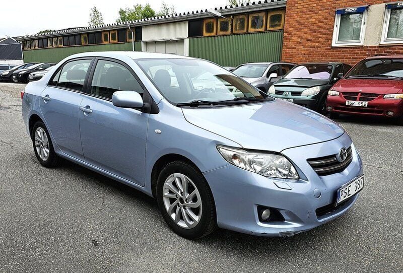 Ljusblå (blå) Begagnad 2008 Toyota Corolla Sedan | 59 900 kr (Marknadspris) - Bild 1/4