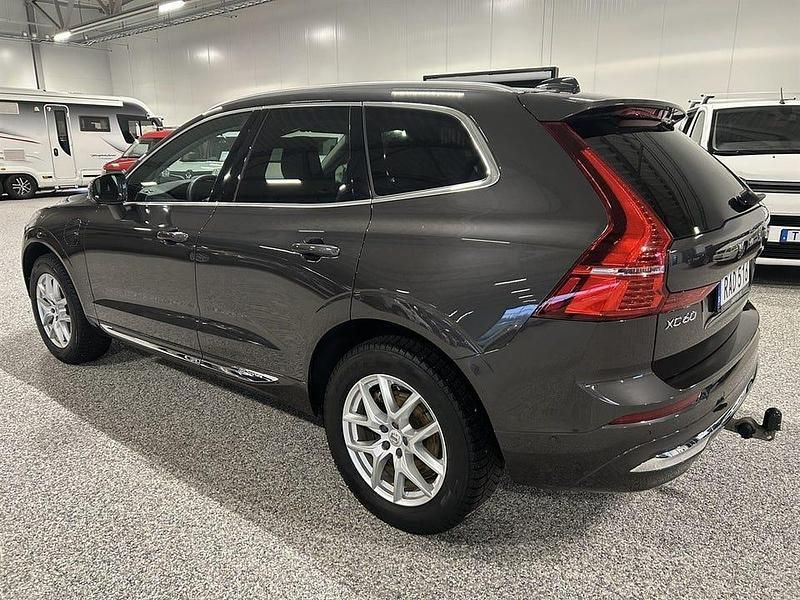 Begagnad Volvo XC60 Momentum 350 HK (257 kW) 2023 Gråmetallic metallic SUV