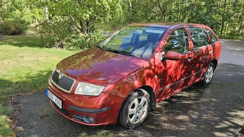 Röd Begagnad 2006 Skoda Fabia Kombi | 7 000 kr (Superpris) - Bild 1/4