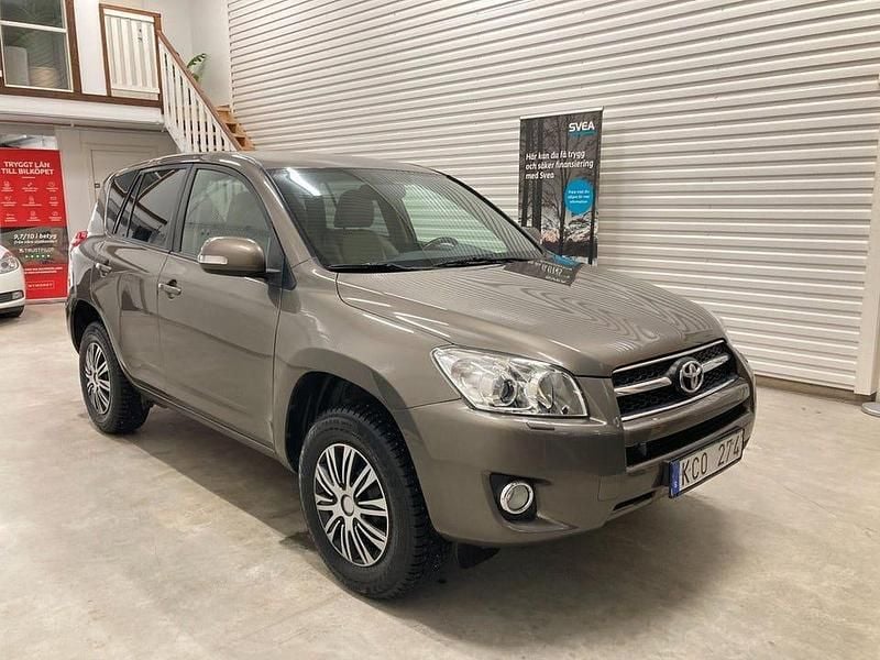 Brun Begagnad 2010 Toyota RAV4 | 114 900 kr (Marknadspris) - Bild 1/4