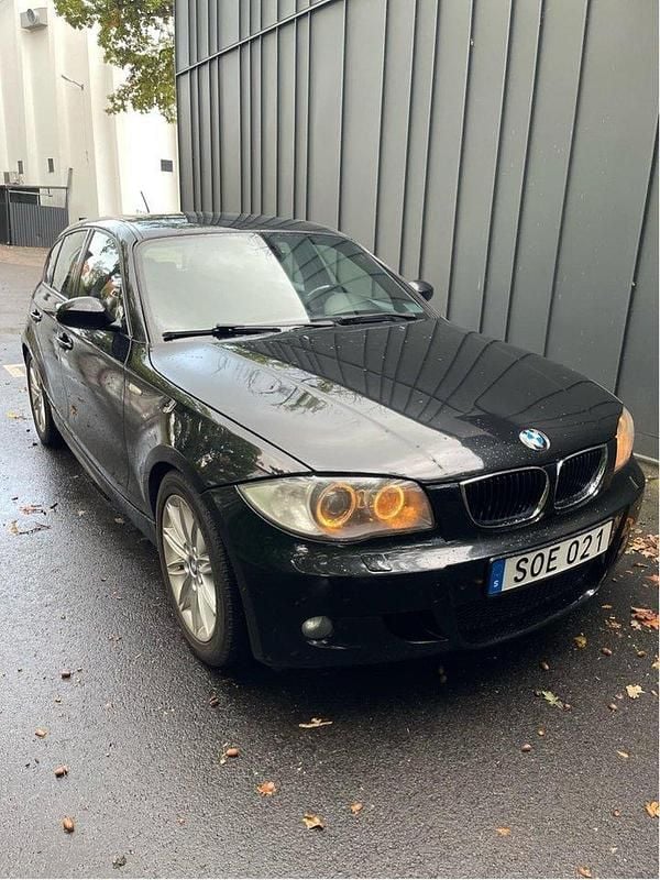 Svart Begagnad 2007 BMW 120 Advantage Halvkombi | 49 900 kr (Bra pris) - Bild 1/4