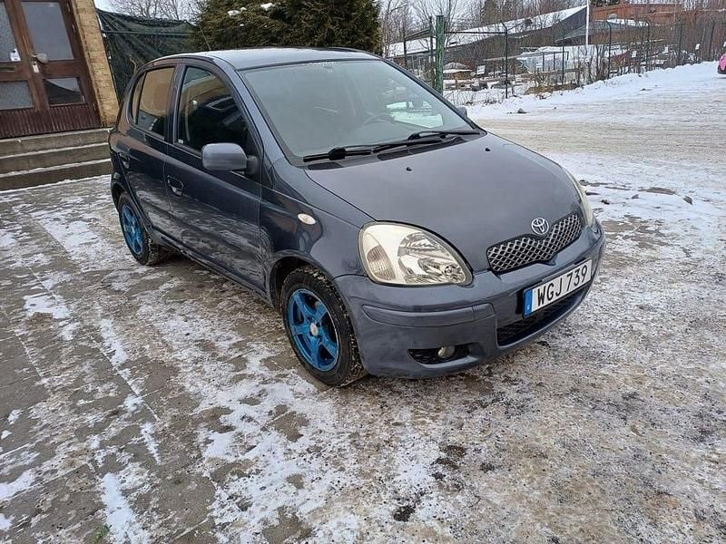 Blå Begagnad 2004 Toyota Yaris | 29 900 kr (Marknadspris) - Bild 1/4