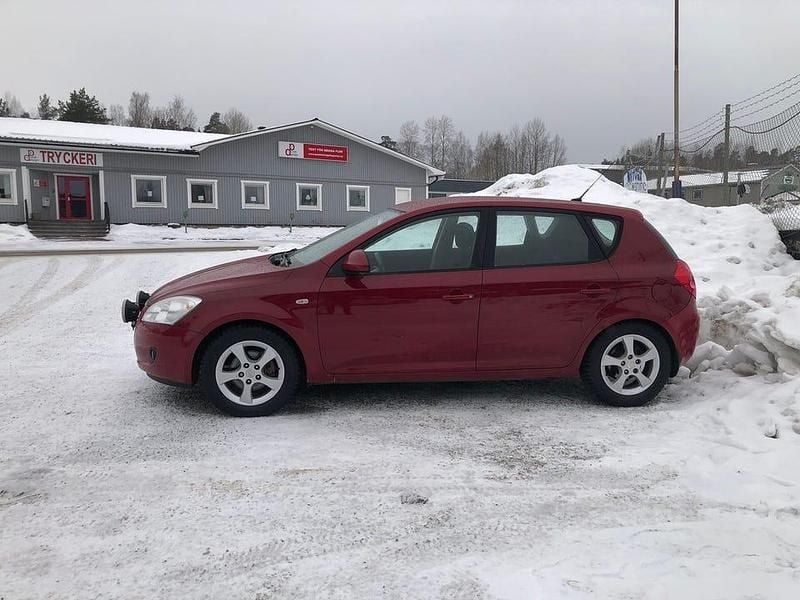 Begagnad Kia Ceed 122 HK (89 kW) 2007 Halvkombi